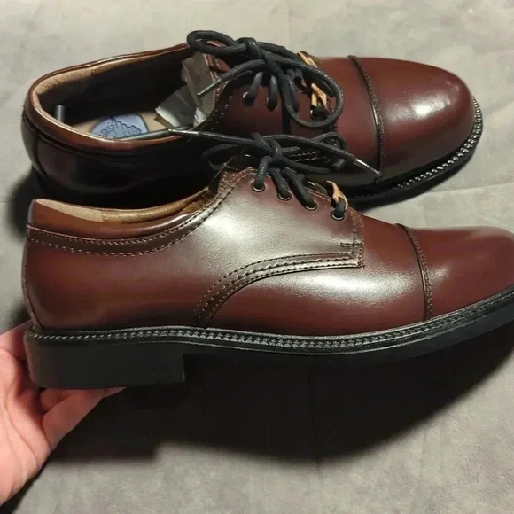 DOCKERS Cordovan Cap Toe Lace up Oxford Shoe size 8.5 - Picture 4 of 8